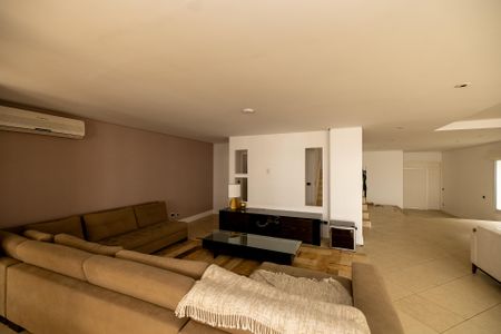 Casa de condomínio à venda com 501m², 4 quartos e 2 vagasSala