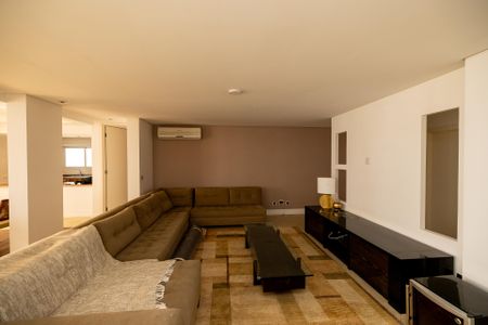 Casa de condomínio à venda com 501m², 4 quartos e 2 vagasSala