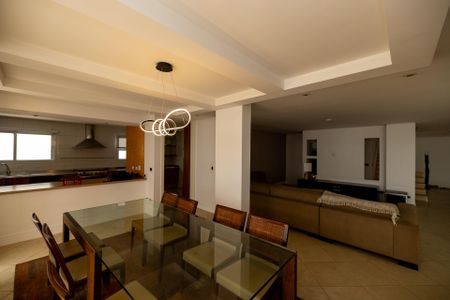 Casa de condomínio à venda com 501m², 4 quartos e 2 vagasSala