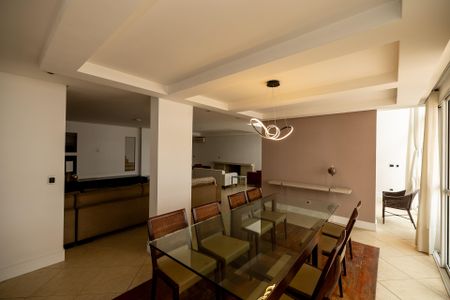 Casa de condomínio à venda com 501m², 4 quartos e 2 vagasSala