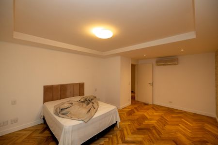 Casa de condomínio à venda com 501m², 4 quartos e 2 vagasSuite 1