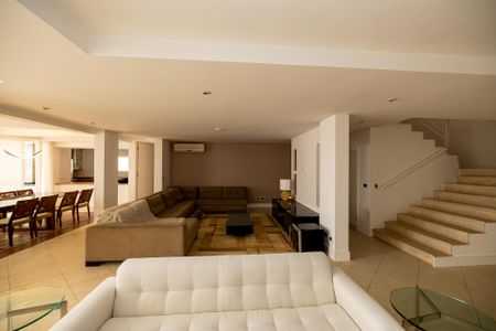 Casa de condomínio à venda com 501m², 4 quartos e 2 vagasSala