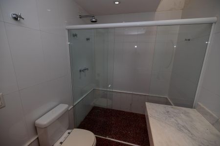 Casa de condomínio à venda com 501m², 4 quartos e 2 vagasBanheiro Suiet 2