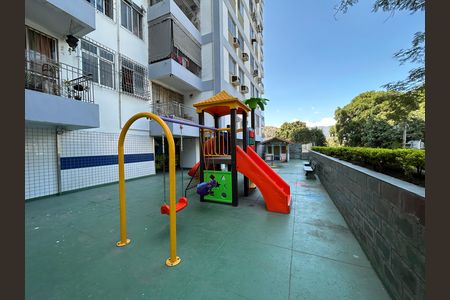 Apartamento para alugar com 65m², 2 quartos e 1 vagaÁrea comum - Playground