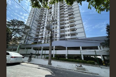 Apartamento para alugar com 65m², 2 quartos e 1 vagaFachada