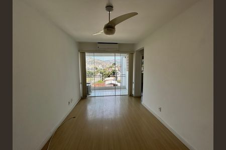 Apartamento para alugar com 65m², 2 quartos e 1 vagaSala