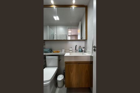 Apartamento à venda com 65m², 3 quartos e 1 vaga Apartamento à venda com 65m², 3 quartos e 1 vagaBanheiro da Suíte