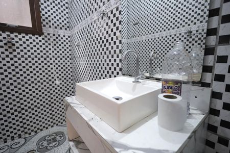 Casa para alugar com 100m², 2 quartos e 2 vagas Casa para alugar com 100m², 2 quartos e 2 vagasBanheiro