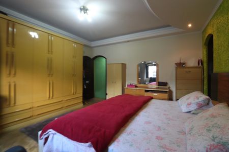 Casa à venda com 268m², 4 quartos e 2 vagasSuíte 1