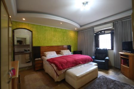 Casa à venda com 268m², 4 quartos e 2 vagasSuíte 1