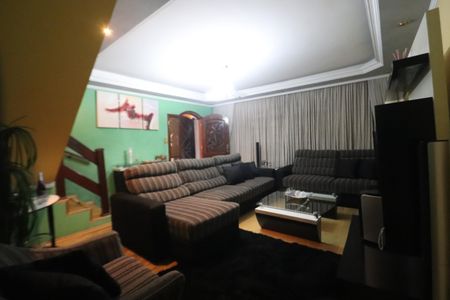 Casa à venda com 268m², 4 quartos e 2 vagasSala