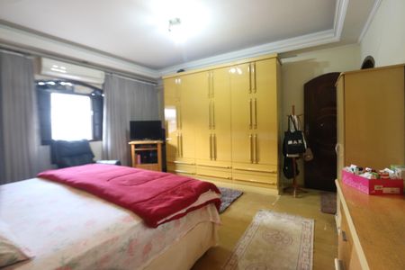 Casa à venda com 268m², 4 quartos e 2 vagasSuíte 1