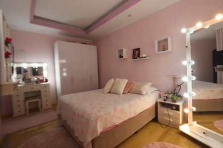 Casa à venda com 268m², 4 quartos e 2 vagasSuíte 3