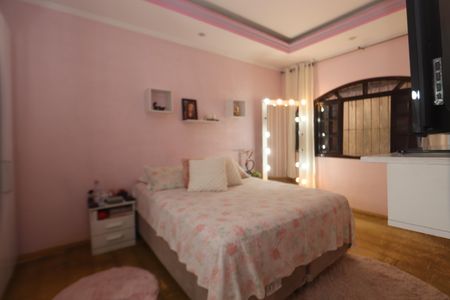 Casa à venda com 268m², 4 quartos e 2 vagasSuíte 3