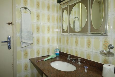 Casa à venda com 210m², 3 quartos e 2 vagasBanheiro de Serviço