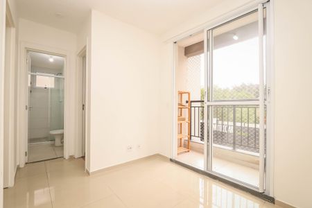 Sala de apartamento para alugar com 2 quartos, 43m² em Jardim Monte Alegre, Taboão da Serra