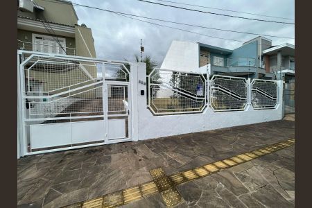 Casa para alugar com 145m², 2 quartos e 2 vagasFachada