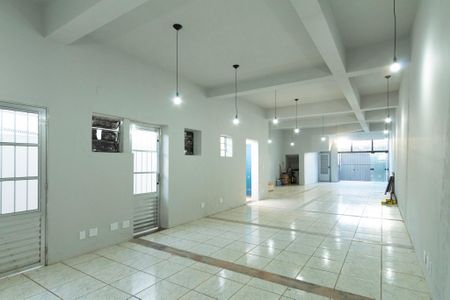Casa para alugar com 330m², 3 quartos e 2 vagas Casa para alugar com 330m², 3 quartos e 2 vagasÁrea comum
