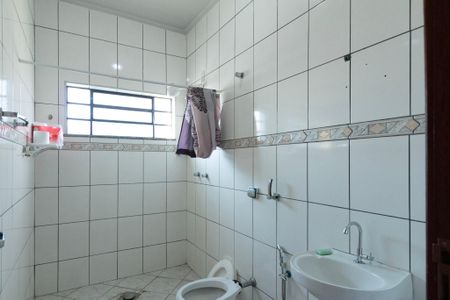 Casa para alugar com 330m², 3 quartos e 2 vagas Casa para alugar com 330m², 3 quartos e 2 vagasBanheiro social