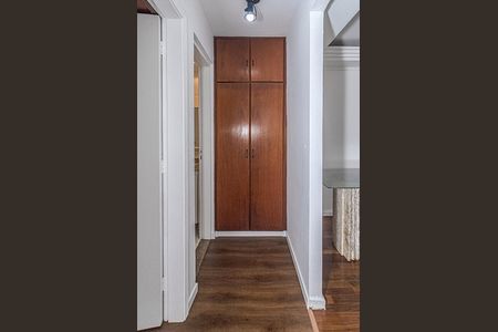 Apartamento para alugar com 75m², 2 quartos e 1 vaga Apartamento para alugar com 75m², 2 quartos e 1 vagahall do banheiro social