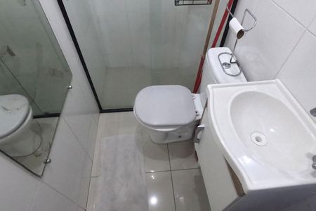Banheiro de apartamento para alugar com 2 quartos, 29m² em José Menino, Santos