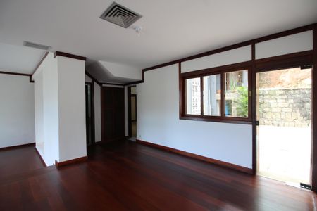 Sala de casa à venda com 5 quartos, 412m² em Freguesia de Jacarepaguá, Rio de Janeiro