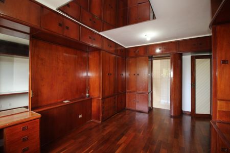 Casa à venda com 412m², 5 quartos e 3 vagasSuíte 