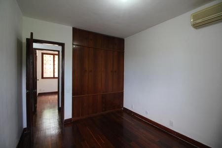 Casa à venda com 412m², 5 quartos e 3 vagasQuarto 3