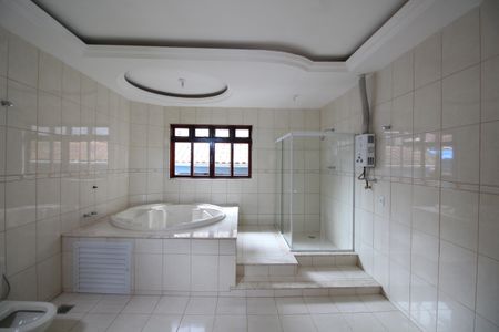 Casa à venda com 412m², 5 quartos e 3 vagasBanheiro da Suíte