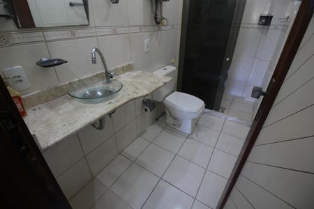 Casa à venda com 412m², 5 quartos e 3 vagasBanheiro 1