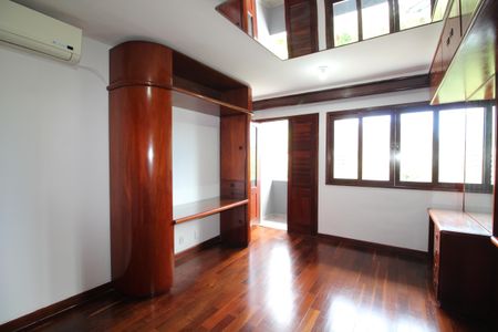 Casa à venda com 412m², 5 quartos e 3 vagasSuíte 