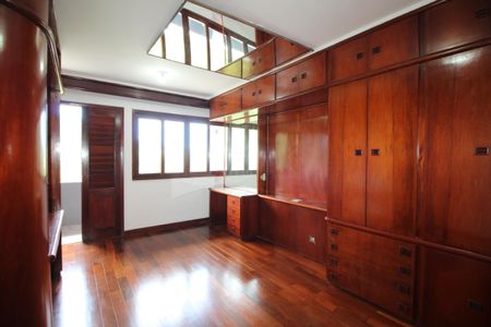Casa à venda com 412m², 5 quartos e 3 vagasSuíte 