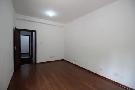 Casa à venda com 412m², 5 quartos e 3 vagasQuarto 1