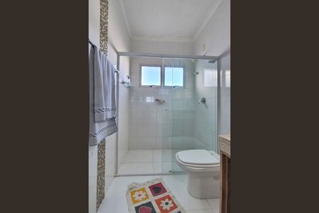 Casa de condomínio para alugar com 190m², 3 quartos e 2 vagas Casa de condomínio para alugar com 190m², 3 quartos e 2 vagasBanheiro dos Quartos