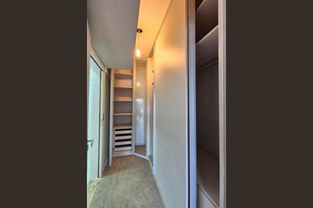 Casa de condomínio para alugar com 190m², 3 quartos e 2 vagas Casa de condomínio para alugar com 190m², 3 quartos e 2 vagasCloset da suíte