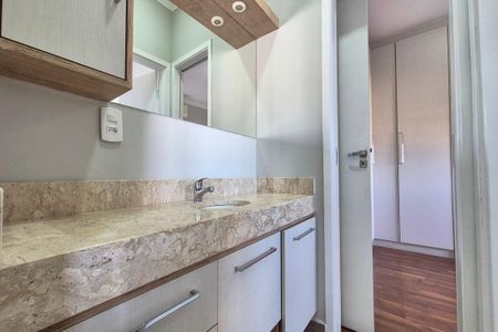 Casa de condomínio para alugar com 190m², 3 quartos e 2 vagas Casa de condomínio para alugar com 190m², 3 quartos e 2 vagasBanheiro dos Quartos