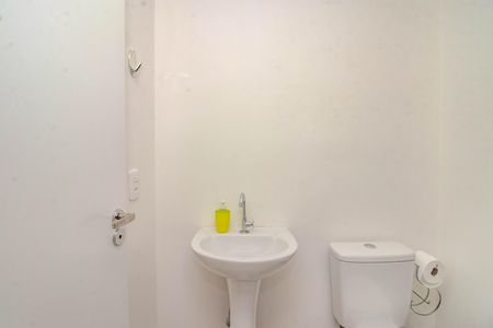 Banheiro de apartamento para alugar com 2 quartos, 41m² em Sarandi, Porto Alegre
