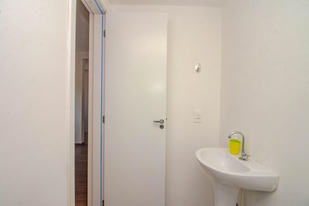 Banheiro de apartamento para alugar com 2 quartos, 41m² em Sarandi, Porto Alegre