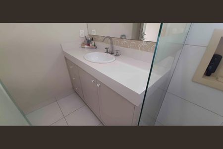 Apartamento à venda com 113m², 3 quartos e 2 vagas Apartamento à venda com 113m², 3 quartos e 2 vagasBanheiro da Suíte 1
