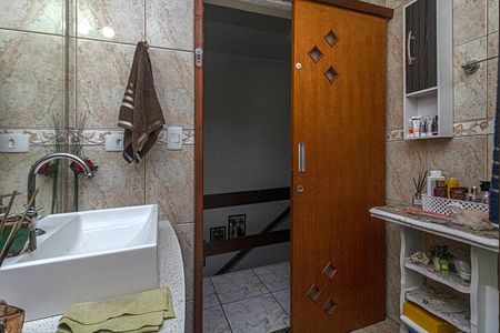 Casa à venda com 150m², 3 quartos e 2 vagas Casa à venda com 150m², 3 quartos e 2 vagasBanheiro social