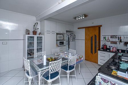 Casa à venda com 150m², 3 quartos e 2 vagas Casa à venda com 150m², 3 quartos e 2 vagasCozinha