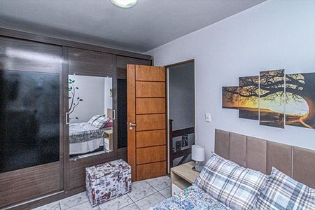 Casa à venda com 150m², 3 quartos e 2 vagas Casa à venda com 150m², 3 quartos e 2 vagasQuarto