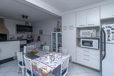 Casa à venda com 150m², 3 quartos e 2 vagas Casa à venda com 150m², 3 quartos e 2 vagasCozinha