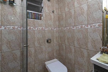 Casa à venda com 150m², 3 quartos e 2 vagas Casa à venda com 150m², 3 quartos e 2 vagasBanheiro social