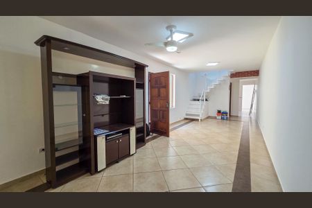 Casa à venda com 165m², 3 quartos e 2 vagasSala