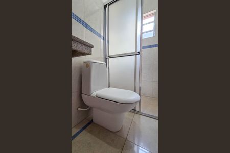 Casa à venda com 165m², 3 quartos e 2 vagasBanheiro