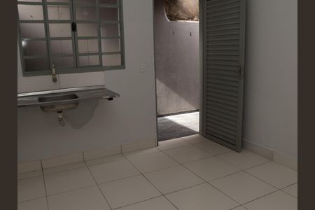 Cozinha de casa para alugar com 1 quarto, 70m² em Jardim Balneário Meia Ponte, Goiânia
