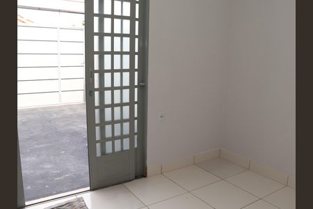 Sala de casa para alugar com 1 quarto, 70m² em Jardim Balneário Meia Ponte, Goiânia