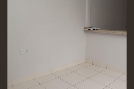 Sala de casa para alugar com 1 quarto, 70m² em Jardim Balneário Meia Ponte, Goiânia