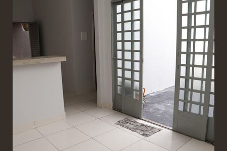 Sala de casa para alugar com 1 quarto, 70m² em Jardim Balneário Meia Ponte, Goiânia